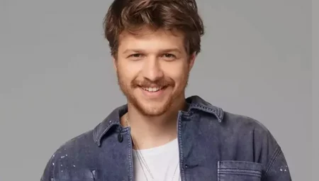 Yeni dizisi için 10 kilo verdi, tarzını baştan yarattı: Burak Yörük sosyal medyayı salladı