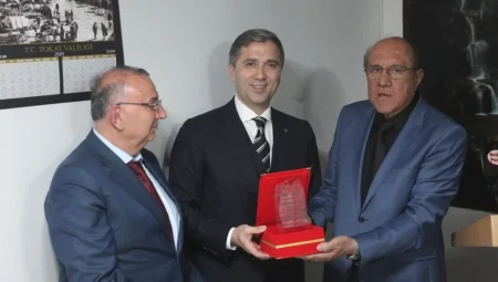 Zafer Sırakaya Tokat Evinde: ‘Tokatlılar Türkiye’nin Her Yerinde Güçlü Olmalı’
