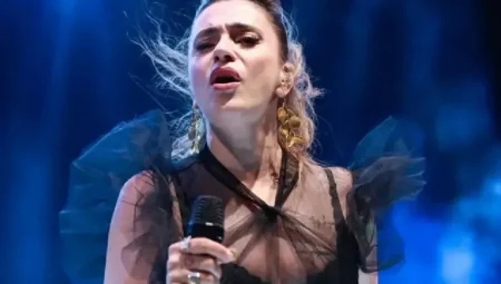 Ceylan Ertem 1999 Depremini Anlattı: ‘Şortla Kaçanlara Tükürüldü, Gitar Yüzünden Linç Edildik’